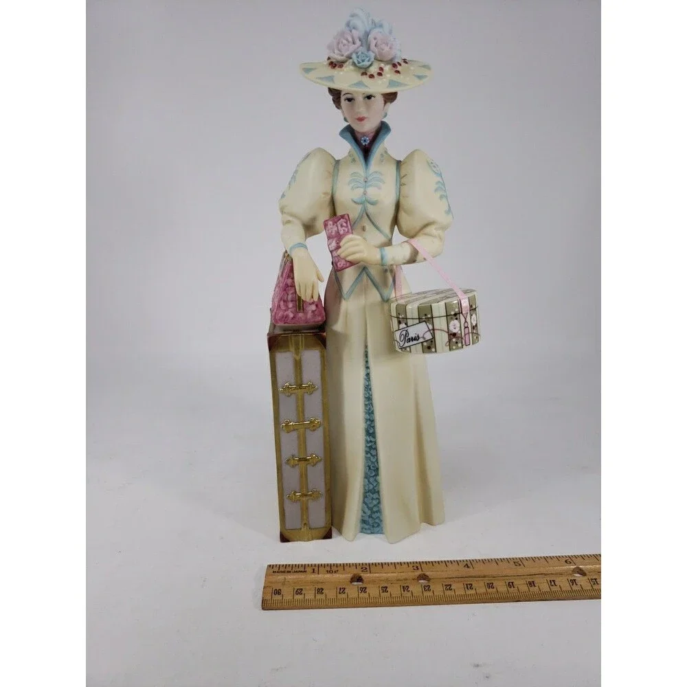 Avon Mrs Albee Award Figurine Statue 2002 in Box Representative President's Club